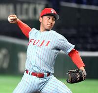 松山大打線を相手に力投する富士大・角田楓斗（撮影・佐藤厚）