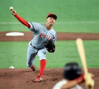 松山大打線を相手に力投する富士大・角田楓斗（撮影・佐藤厚）