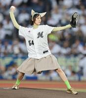 セレモニアルピッチを務める恒松祐里