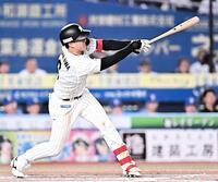 ６回、勝ち越しの右前適時打を放つ西川（撮影・開出牧）