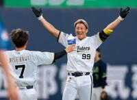 巨人・若林晃弘がソフトバンク・近藤直伝の金属バットで打ち込み「感覚