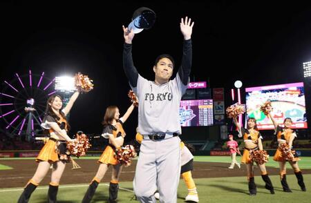 　古巣から勝利を挙げ、声援に応える則本