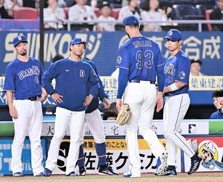 ロッテ打線に捕まり６回途中で降板したマラー（９３）＝撮影・開出牧