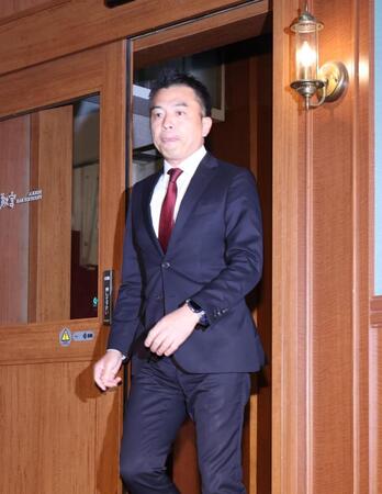 三木肇監督休養について話す楽天・森井誠之球団社長（撮影・金田祐二）