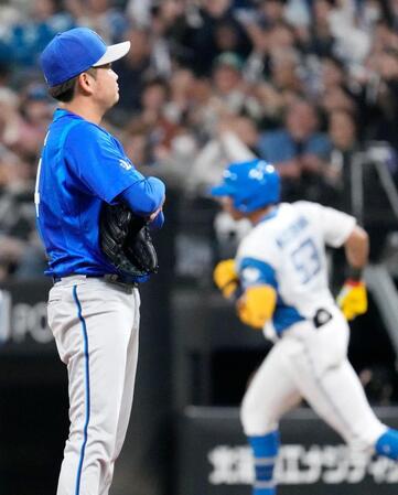 ５回、水谷（奥）に本塁打を浴びた石田裕