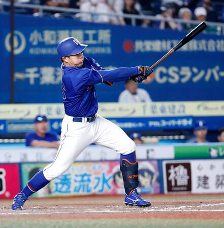 ３回、鵜飼が左中間に満塁本塁打を放つ