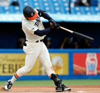 　４回、ソロ本塁打を放つ佐藤
