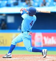 ２回、先制２ランを放つ日体大・藤巻一洸（撮影・石井剣太郎）