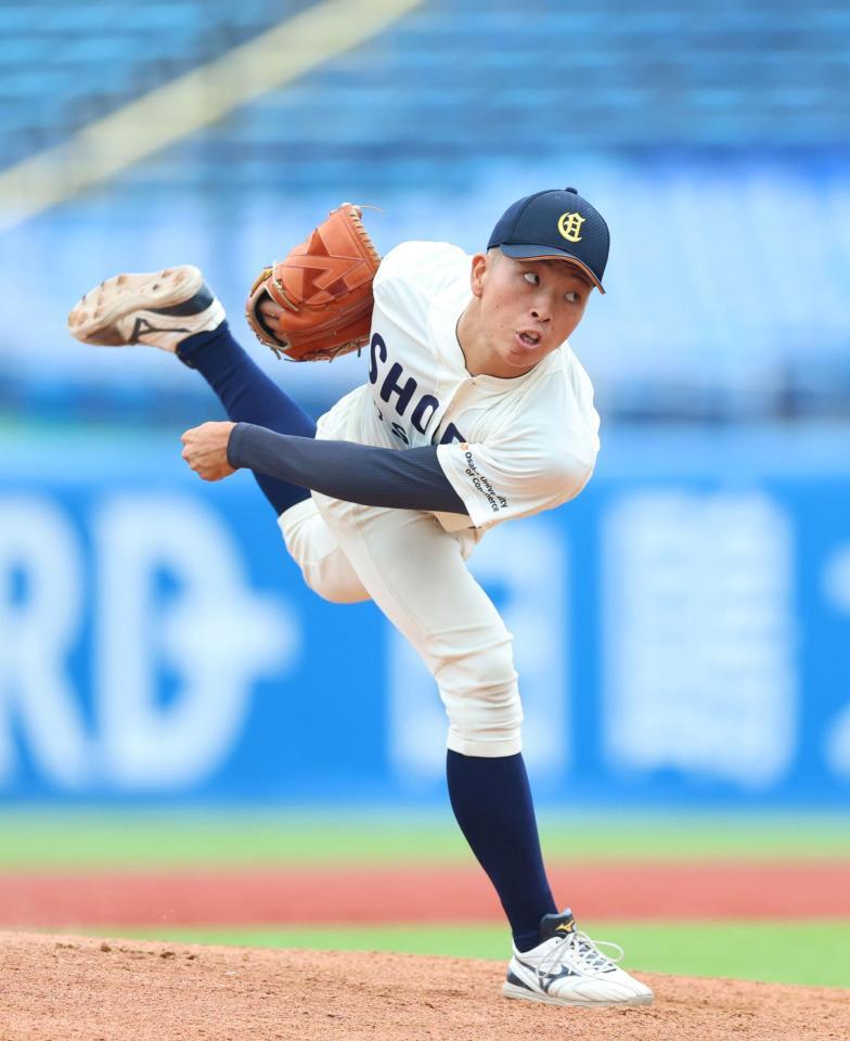 先発し力投する大商大・星野世那（撮影・石井剣太郎）