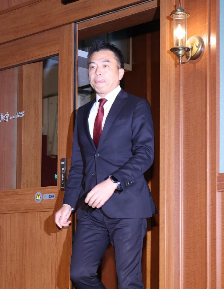 三木肇監督休養について話す楽天・森井誠之球団社長（撮影・金田祐二）