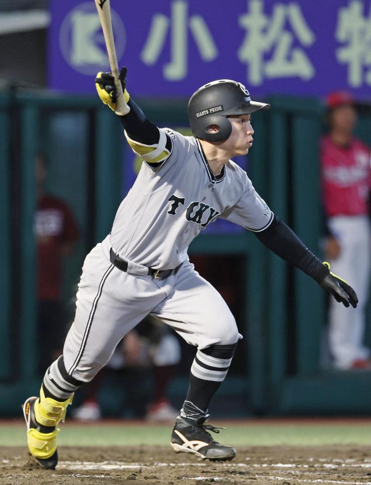 ７回、浦田が右前に適時打を放つ