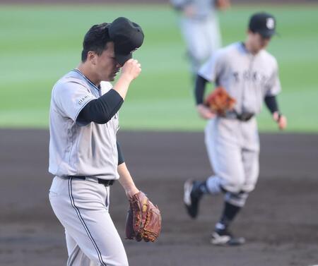 １回、４点を失いがっくりベンチに戻る巨人・田中将大（撮影・金田祐二）