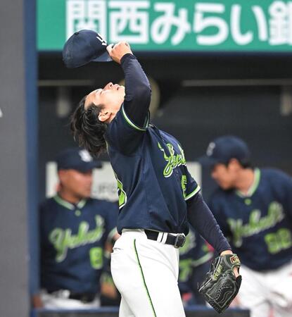 ５回、連打を浴び天を仰ぐ下川（撮影・飯室逸平）