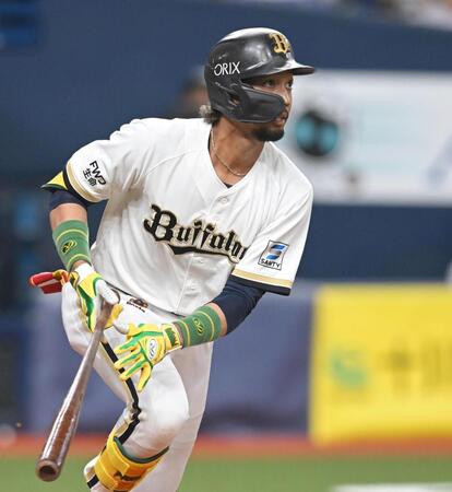 ５回、２点二塁打を放つ宗（撮影・飯室逸平）