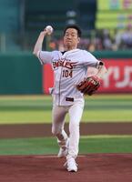 セレモニアルピッチを務める田原俊彦（撮影・金田祐二）