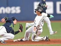 ４回、二盗を狙うもアウトになる西川（撮影・飯室逸平）
