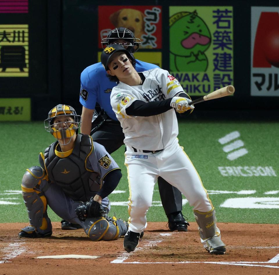 ４回、左越えに同点ソロを放つ正木（撮影・山口登）
