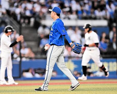 ２回、山口（右後方）に先制の中越えソロを打たれた入江（撮影・開出牧）