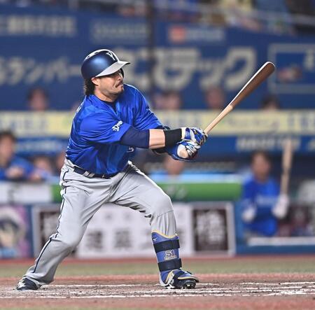 ８回、空振り三振に倒れた宮崎（撮影・開出牧）