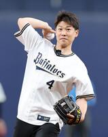 始球式を務める福森大翔さん（撮影・山口登）