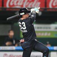 １回、先制の左中間適時二塁打を放った長谷川（撮影・園田高夫）