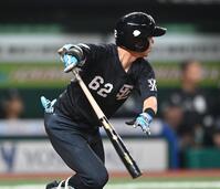 ６回、貴重な左前適時打を放った滝沢（撮影・園田高夫）