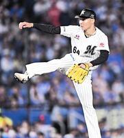 ８回、マウンドで躍動する広池（撮影・開出牧）
