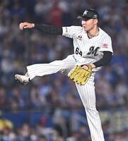 ８回、マウンドで躍動する広池（撮影・開出牧）
