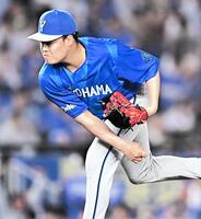 ６回から登板し１イニングを無失点に抑えた伊勢（撮影・開出牧）