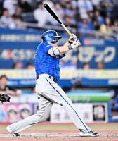 ３回、勝ち越しの左前適時打を放つ筒香（撮影・開出牧）