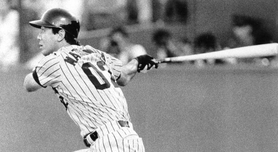 　松永浩美がプロ野球史上初の３試合連続先頭打者ホームランを放つ＝１９９３（平成５）年８月２２日、神宮球場