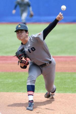 東北福祉大打線を相手に力投する慶大・渡辺和大（撮影・佐藤厚）