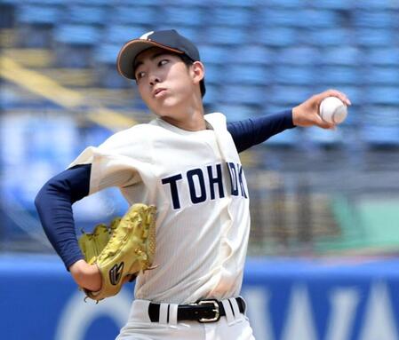 慶応大打線を相手に力投する東北福祉大・舩曳壮汰（撮影・佐藤厚）