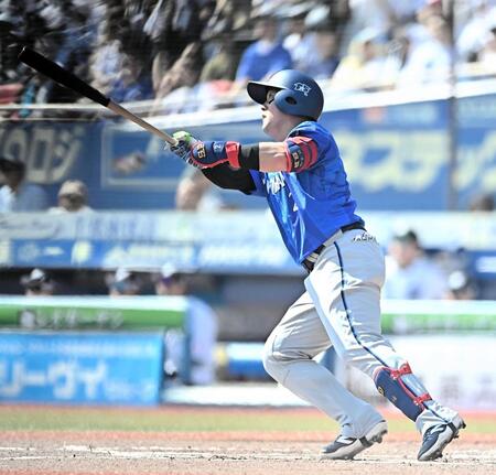 ２回、中越え３ランを放つ牧（撮影・開出牧）