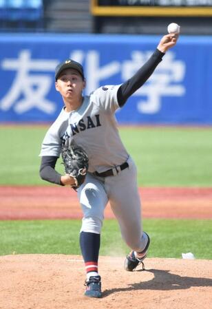 国学院大打線を相手に力投する米沢友翔（撮影・佐藤厚）