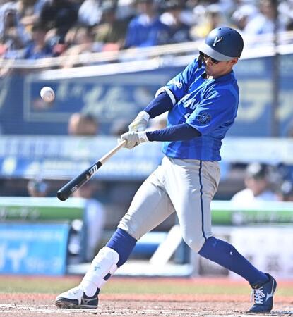 ２回、左前適時打を放つ京田（撮影・開出牧）