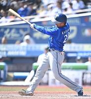 ２回、中越え３ランを放つ勝又（撮影・開出牧）
