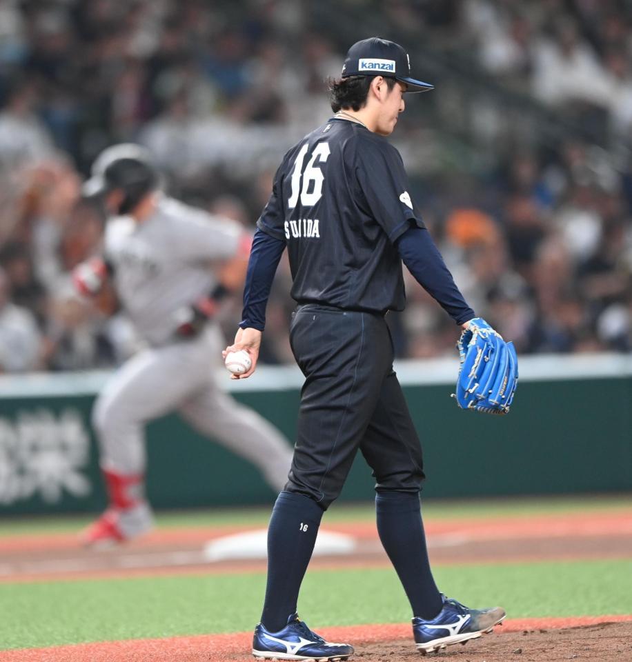 ２回、巨人・リチャードの勝ち越しソロを浴びた隅田（撮影・園田高夫）