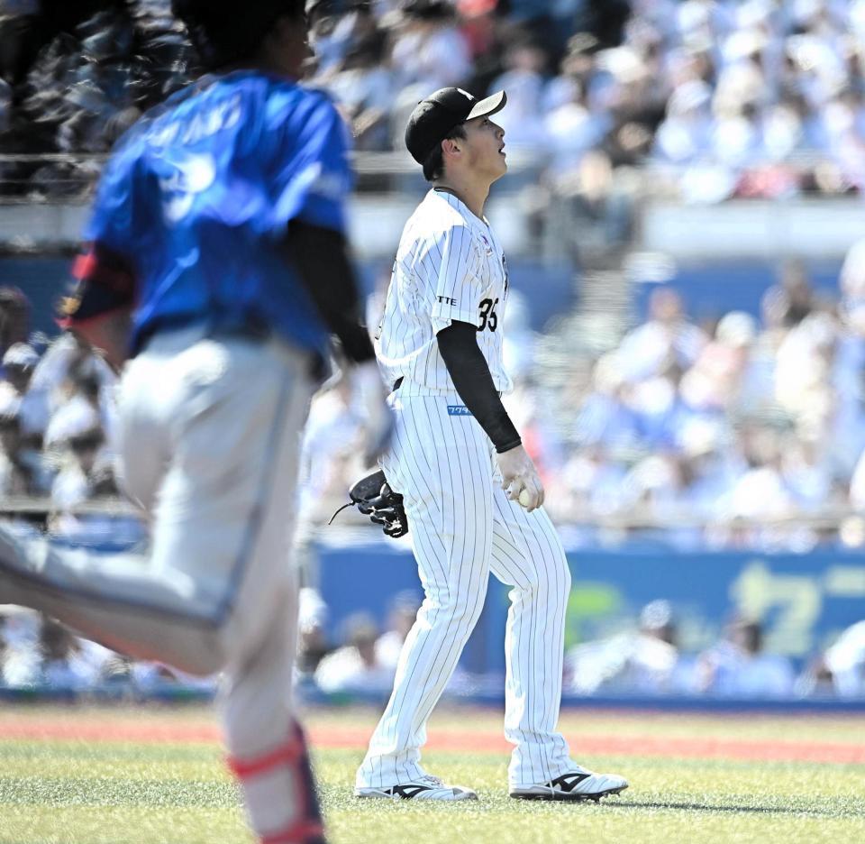 ２回、牧（手前）に中越え３ランを打たれた田中（撮影・開出牧）