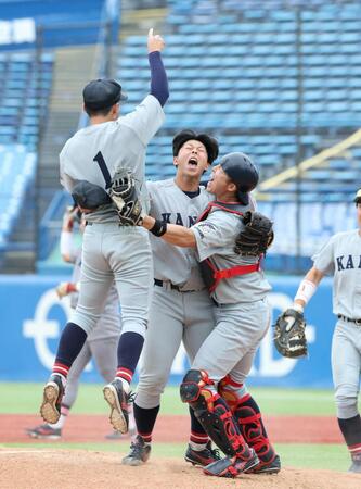 慶大を破り、優勝を果たした関大ナイン（撮影・伊藤笙子）