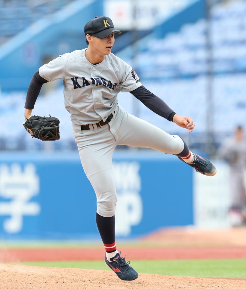 力投する先発の関大・米沢友翔（撮影・伊藤笙子）