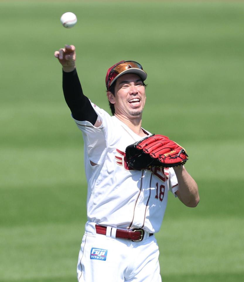 調整する前田健（撮影・金田祐二）