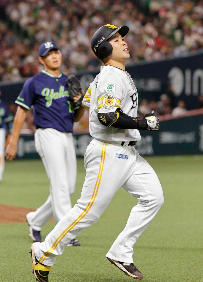 　９回、二ゴロに倒れた近藤。投手奥川