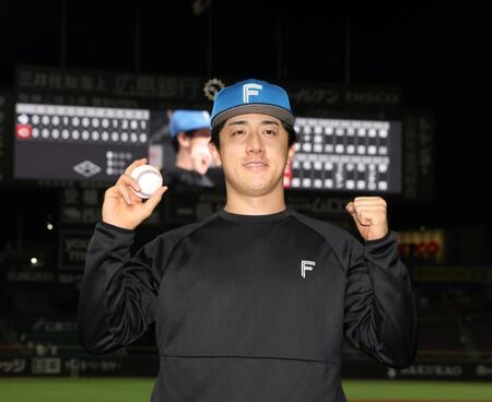 ６勝目を挙げ、ポーズをとる北山（撮影・北村雅宏）