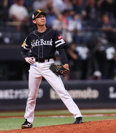 ６回、レイエスにソロを浴び、ぼうぜんとする大津（撮影・中島達哉）