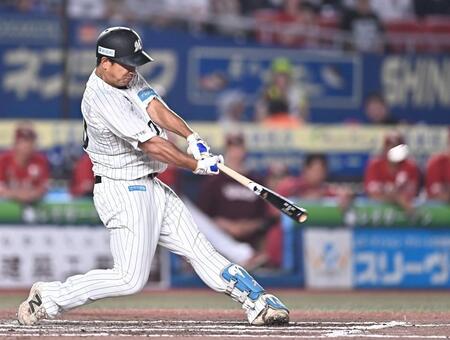 ６回、左越え満塁ホームランを放つ愛斗（撮影・開出牧）