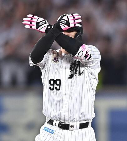 ３回、左越え２点適時二塁打を放ちポーズを決めるソト（撮影・開出牧）