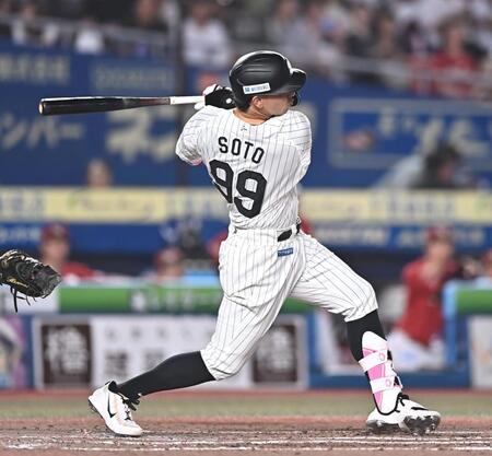 ３回、左越え２点適時二塁打を放つソト（撮影・開出牧）