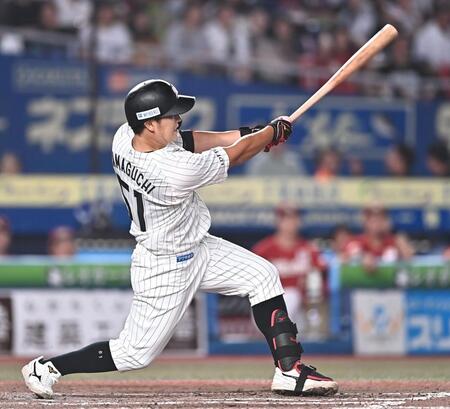４回、同点の左越えソロを放つ山口（撮影・開出牧）