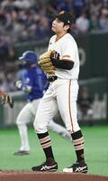 ３回、竹丸和幸は石伊（左）に５号ソロを打たれる（撮影・佐藤厚）